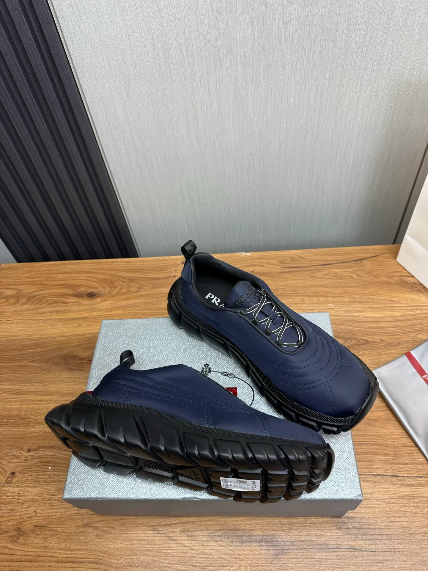 Men's shoes 💰580💰 [PRADA] Men's shoes are popular in the counter, official website synchronization, 1 high-quality shipment ✔️Imported waterproof fabric + cowhide lining, 1🆚1 replica, original sole, 38-45 (45 customized, non-refundable)